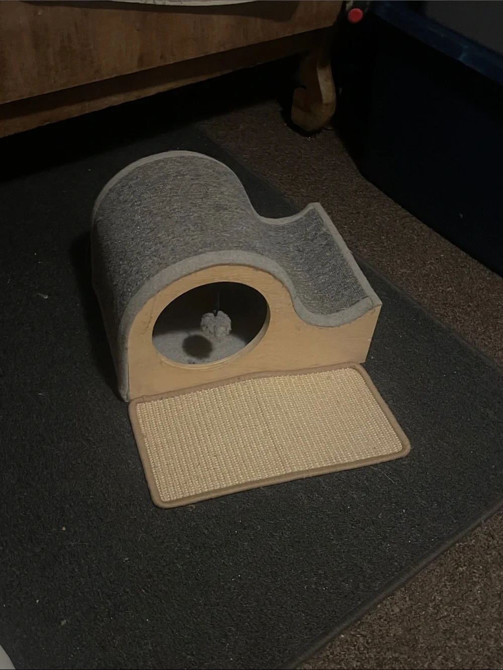 Gray Felt Cat House with Beige Sisal Scratching Mat
